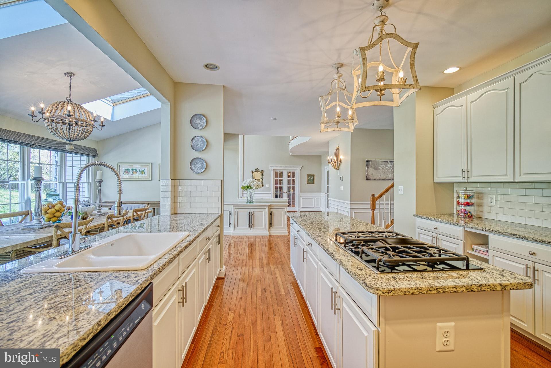 10896 Hunter Gate Way Reston, VA 20194 - Photo 17 of 70 GORGEOUS KITCHEN VIEWS