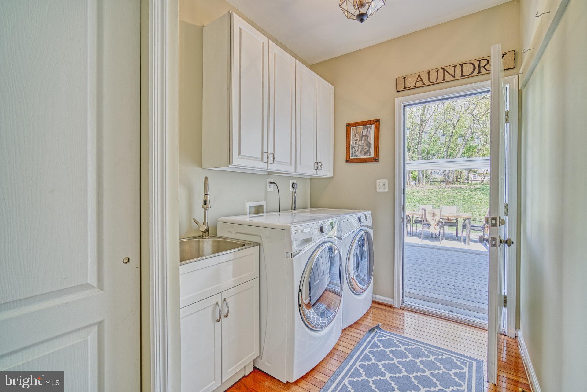 10896 Hunter Gate Way Reston, VA 20194 - Photo 22 of 70 SEPARATE MAIN LEVEL LAUNDRY WITH OUTSIDE ENTRY