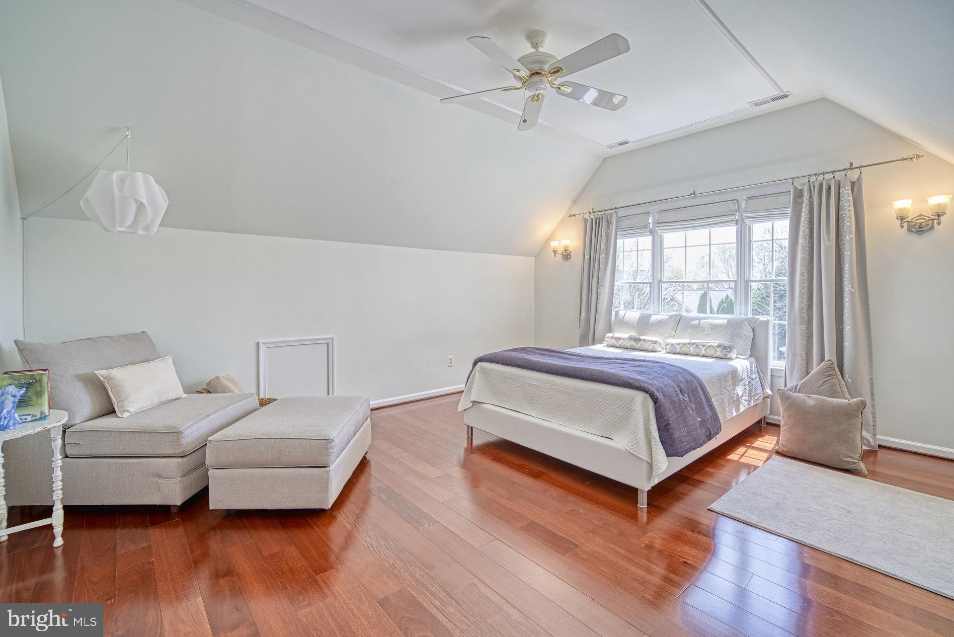 10896 Hunter Gate Way Reston, VA 20194 - Photo 34 of 70 BEDROOM #5 (LARGE SUITE)