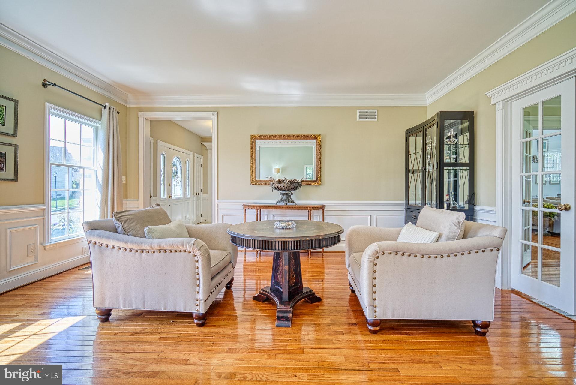 10896 Hunter Gate Way Reston, VA 20194 - Photo 10 of 70 LIVING ROOM