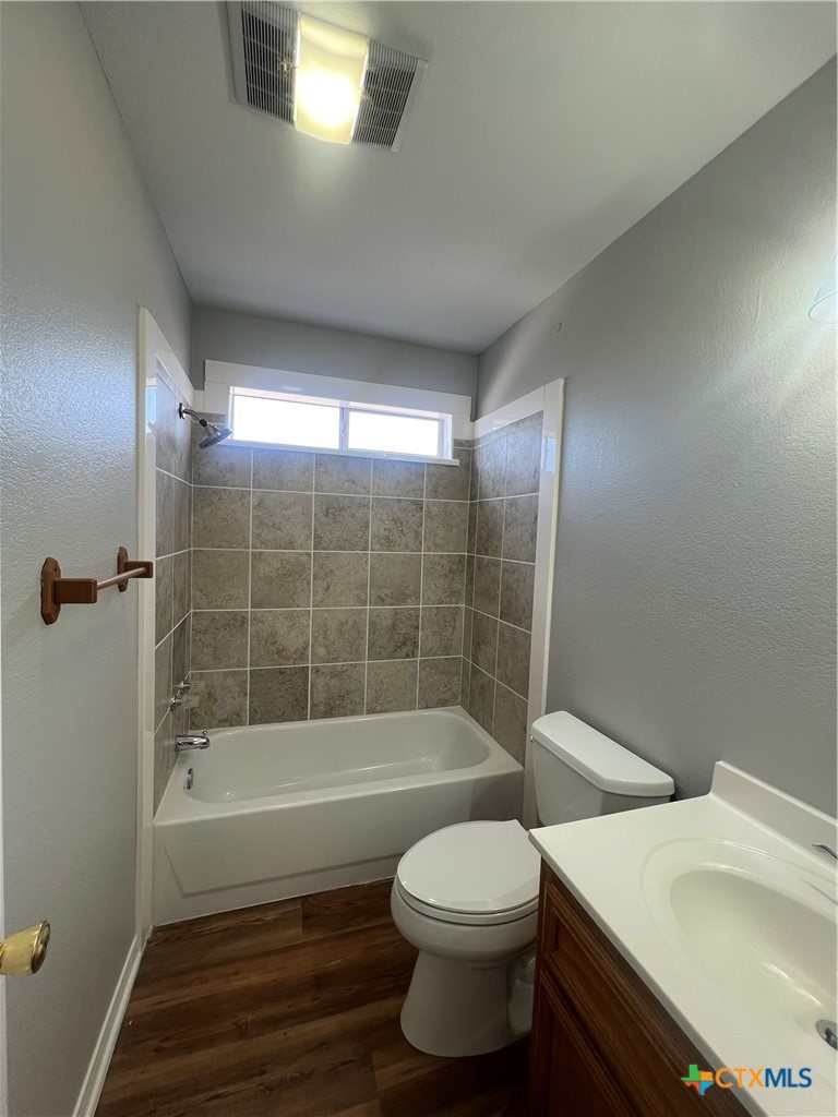 5899 Denmans Loop Belton, TX 76513 - Photo 26 of 35 a bathroom with a toilet a sink and bathtub