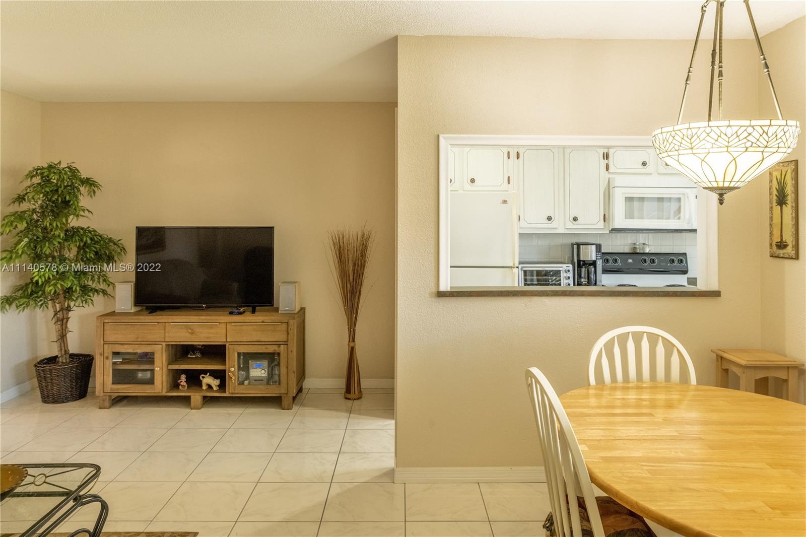 5300 Washington Street, Unit A234 Hollywood, FL 33021 - Photo 7 of 42 a view of a livingroom with furniture