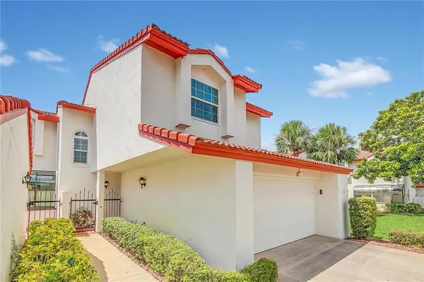 a view of a house with a backyard