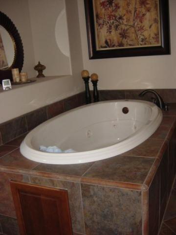 22175 Lone Tree Road Anderson, CA 96007 - Photo 6 of 7 a bathroom with a bathtub