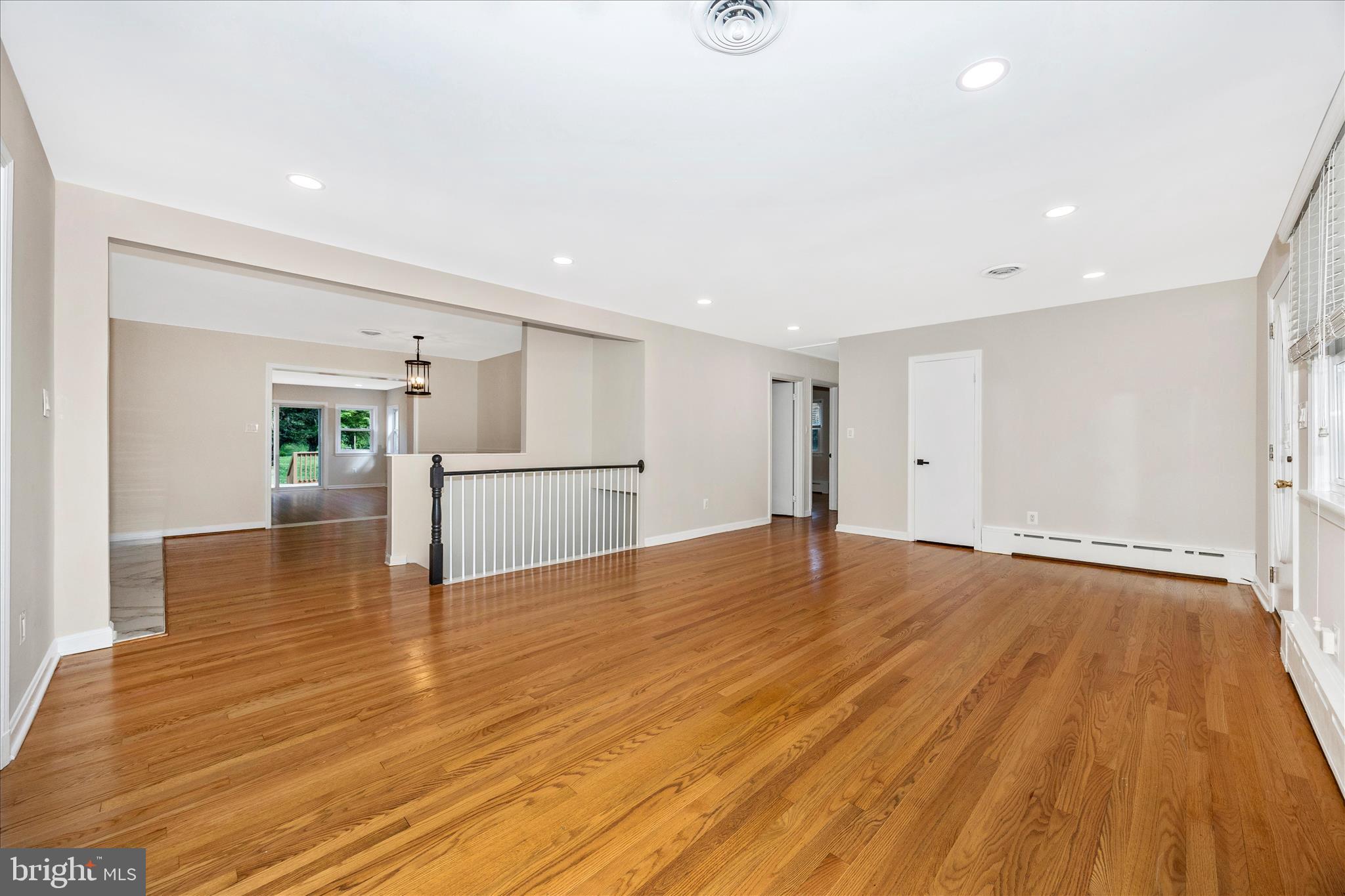 16215 Redland Road Rockville, MD 20855 - Photo 6 of 51 Living Room