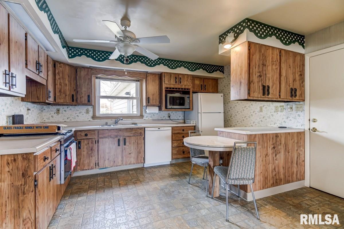 2117 Kaskaskia Drive Springfield, IL 62702 - Photo 8 of 37