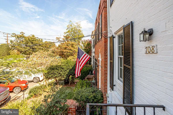 $3,900 | 708 South Royal Street, Alexandria, VA 22314