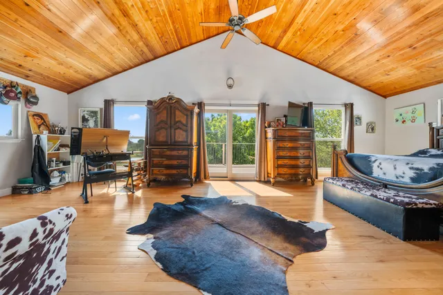 a room with lots of tables and chairs