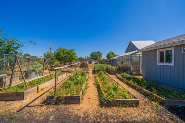 $765,000 | 25130 Aoudad Drive, Anderson, CA 96007