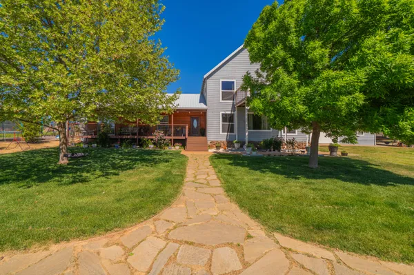 a view of a house with a yard