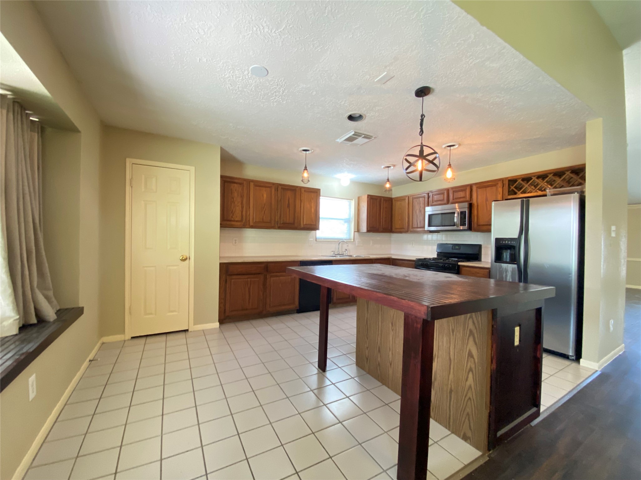 14727 Sun Harbor Drive Houston, TX 77062 - Photo 15 of 28