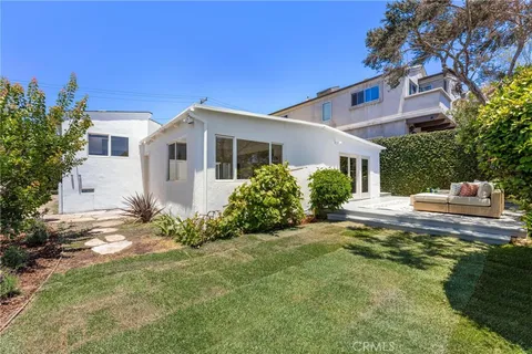 $2,600,000 | 1136 8th Street, Hermosa Beach, CA 90254