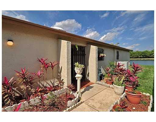 9063 Pine Springs Drive Boca Raton, FL 33428 - Photo 3 of 15 Exterior Front