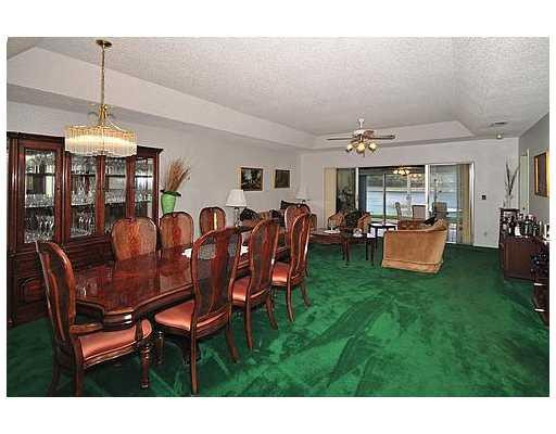 9063 Pine Springs Drive Boca Raton, FL 33428 - Photo 5 of 15 Living Room