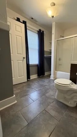 $1,600 | 1105 1/2 North Clinton Boulevard, Unit 1, Bloomington, IL 61701