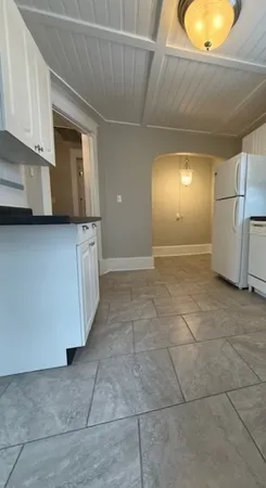 $1,600 | 1105 1/2 North Clinton Boulevard, Unit 1, Bloomington, IL 61701