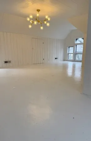 $1,600 | 1105 1/2 North Clinton Boulevard, Unit 1, Bloomington, IL 61701