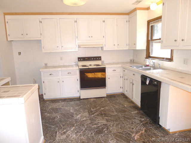 9329 Marlfield Road Gloucester, VA 23061 - Photo 2 of 10