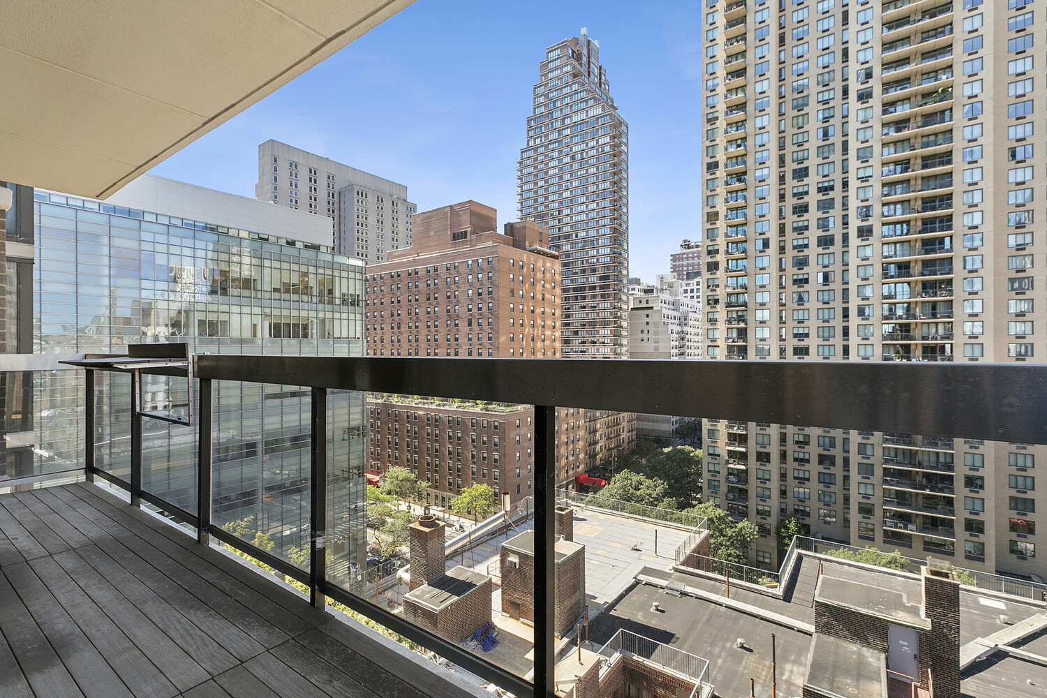 515 East 72nd Street, Unit 11L Manhattan, NY 10021 - Photo 18 of 19 a view of a building from a balcony