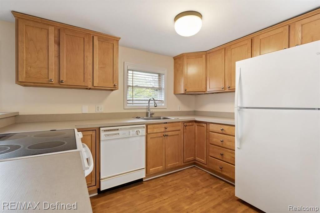192 East Tienken Road Rochester Hills, MI 48307 - Photo 24 of 38