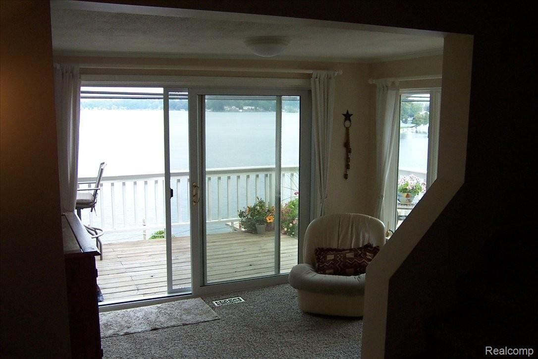 445 Heights Road Lake Orion, MI 48362 - Photo 4 of 24 Walkout to Wrap Around Deck