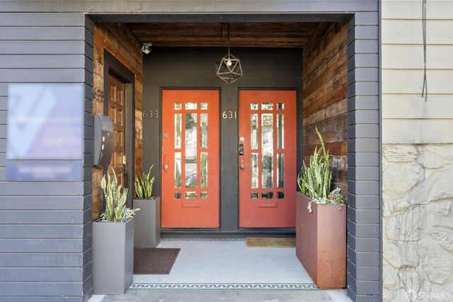 a view of entryway with a potted plant