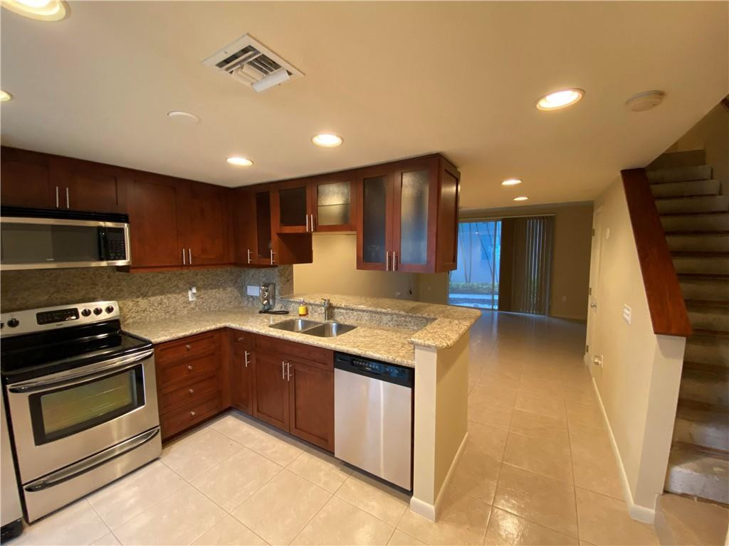 992 Jeffery Street, Unit 992 Boca Raton, FL 33487 - Photo 3 of 23 Photo 3