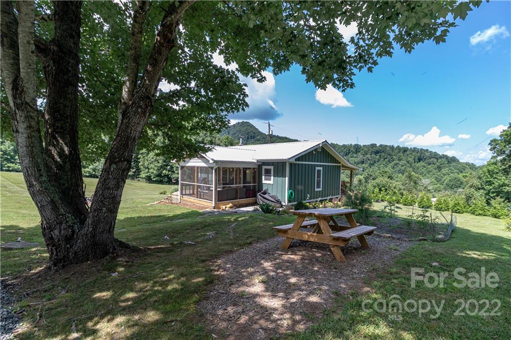 276 Valley View Road Bakersville, NC 28705 - Photo 18 of 44 Gallery Image 18