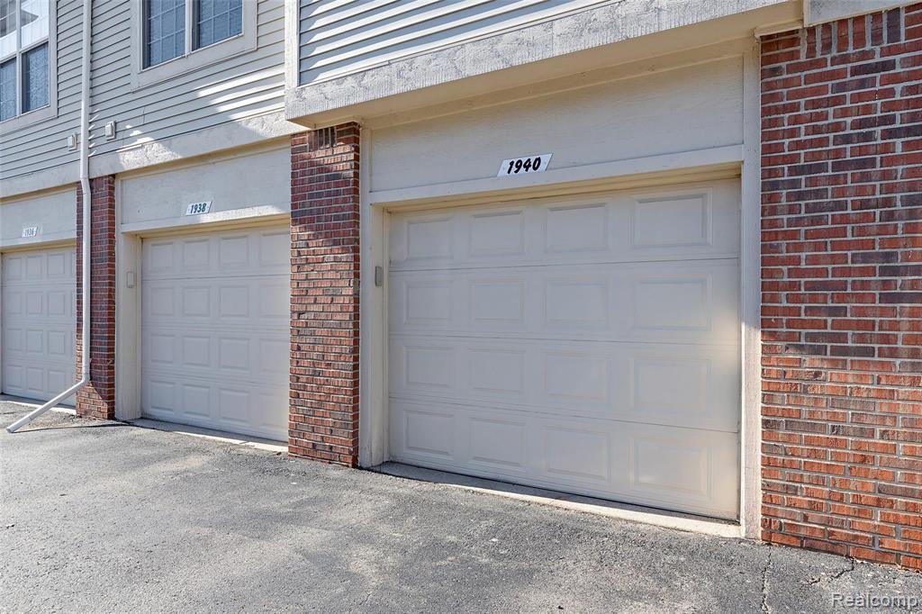 1940 Flagstone Circle Rochester, MI 48307 - Photo 4 of 24