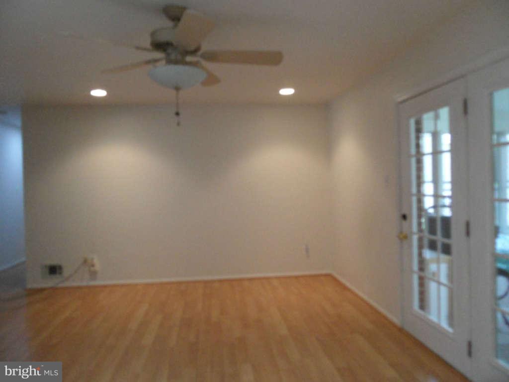 5300 Inverchapel Road Springfield, VA 22151 - Photo 18 of 24 Living Room