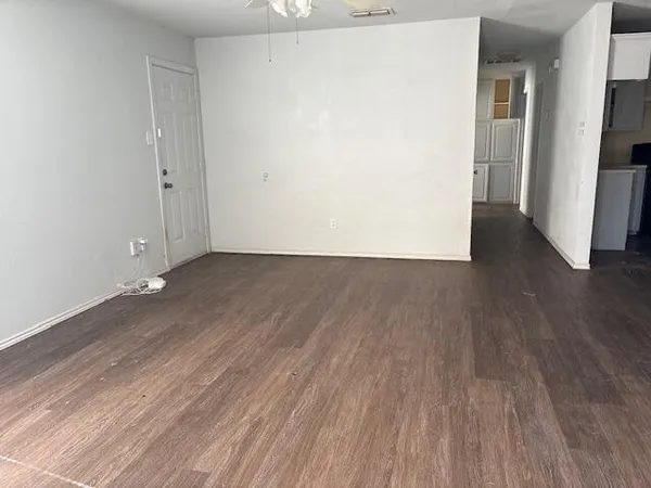 $1,100 | 1921 South Loop 289, Lubbock, TX 79423