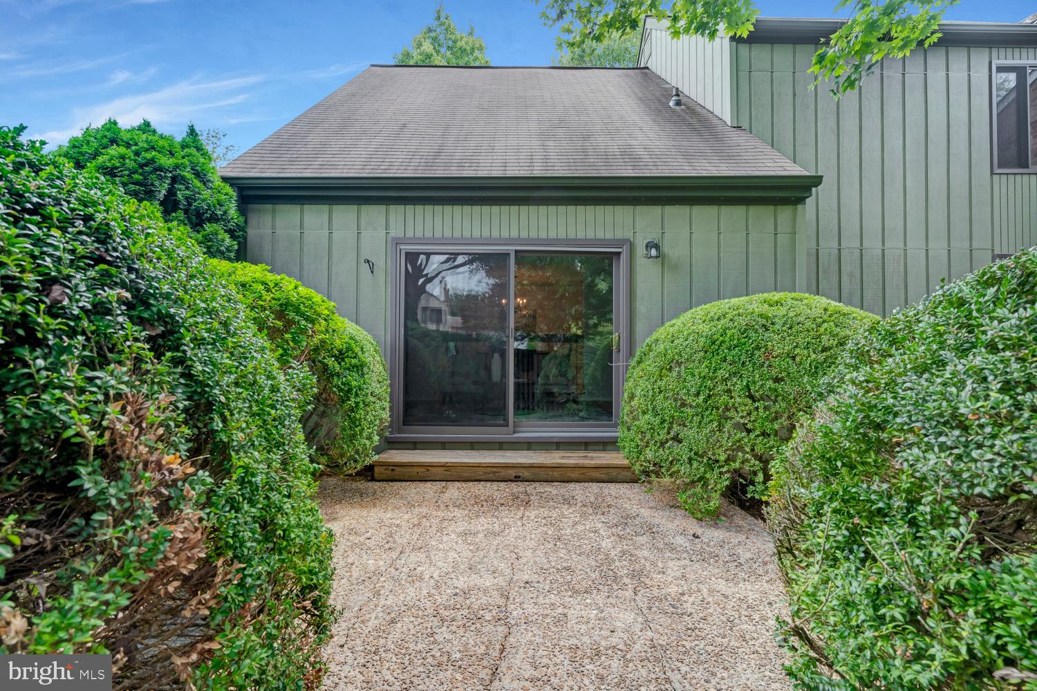 1412 Green Run Lane Reston, VA 20190 - Photo 10 of 48 Backyard entry way