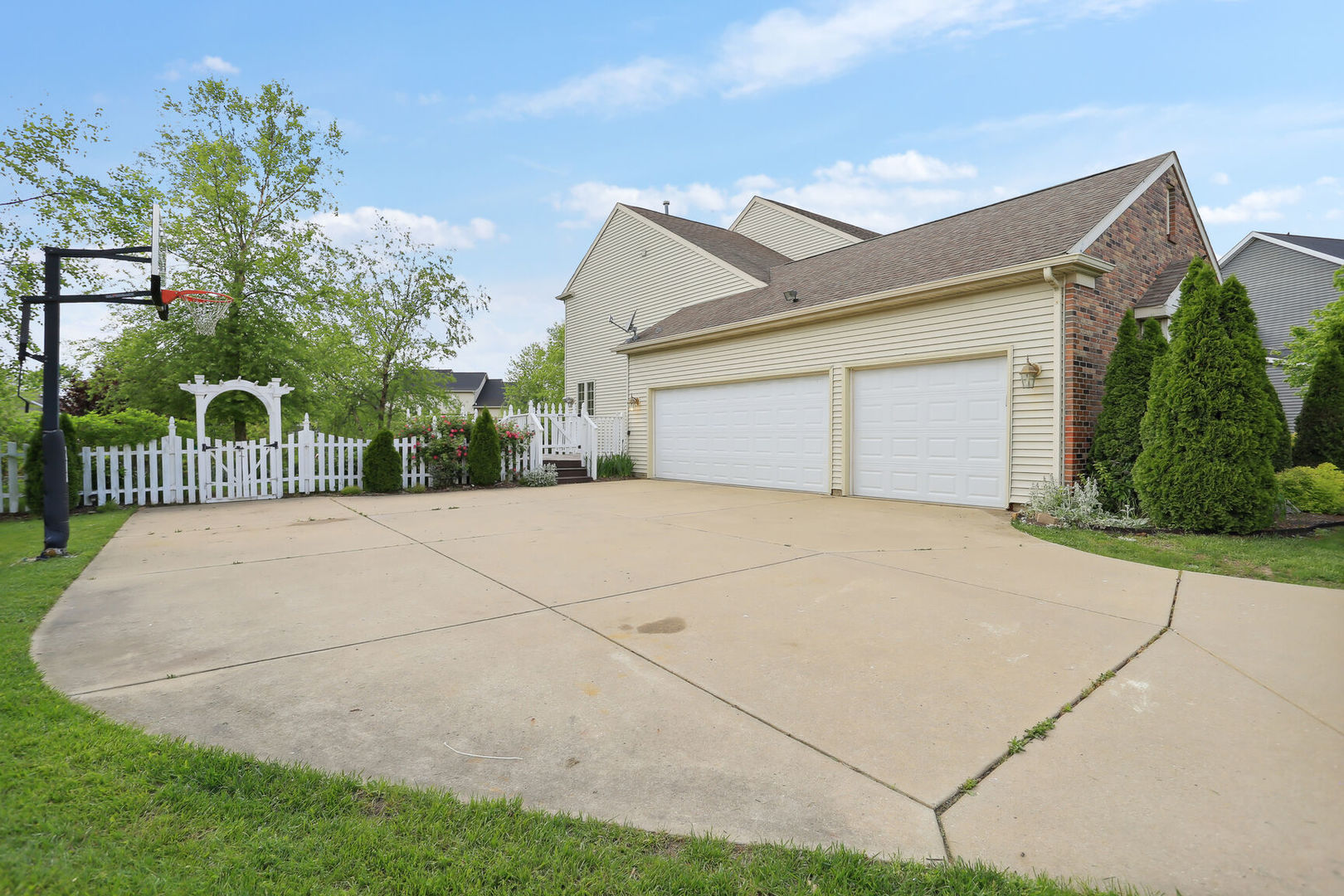 1105 Prestwick Point Champaign, IL 61822 - Photo 5 of 52 Gallery Image 5