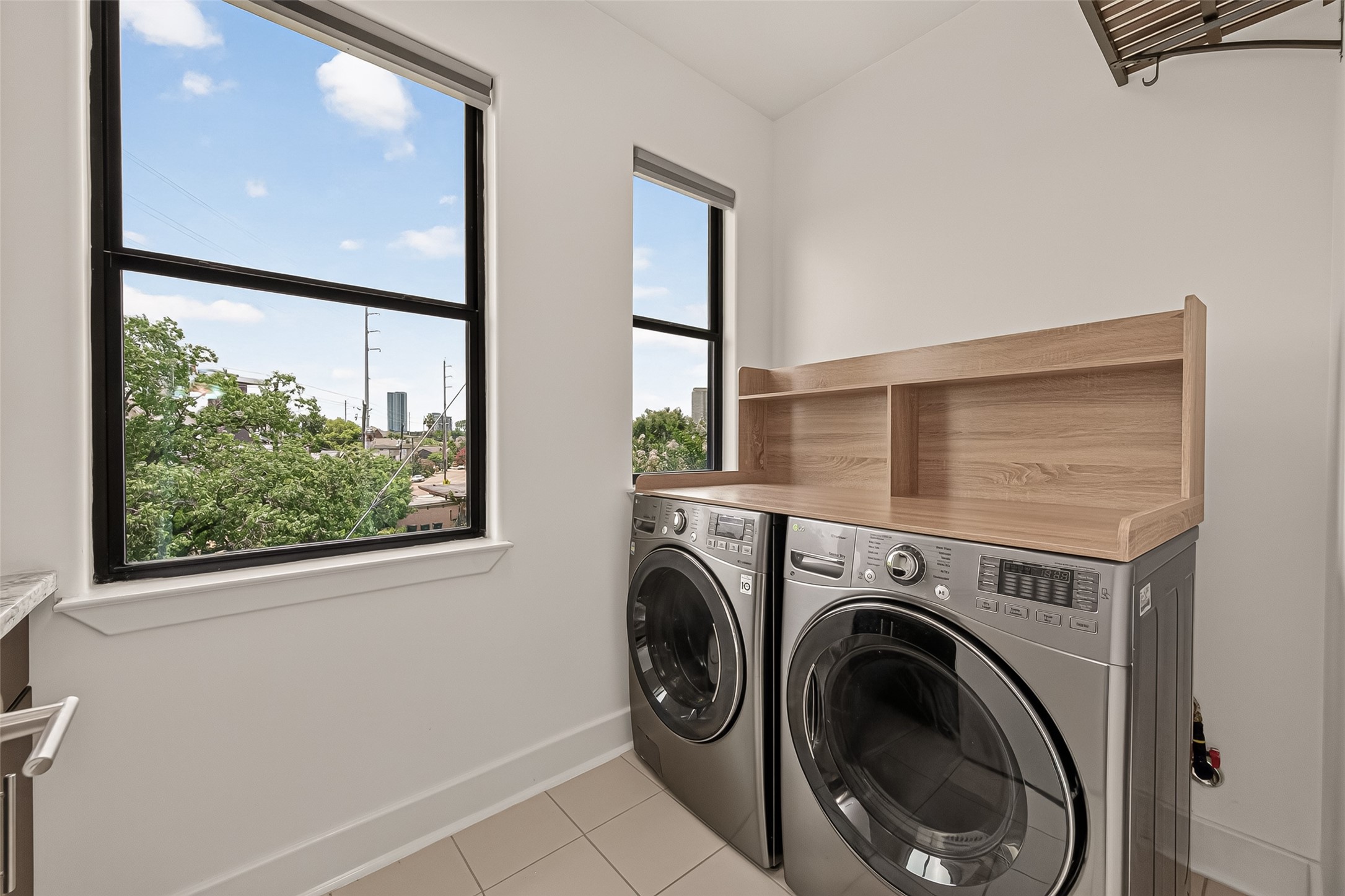 1767 Michigan Street Houston, TX 77006 - Photo 14 of 33 Light and bright laundry room.