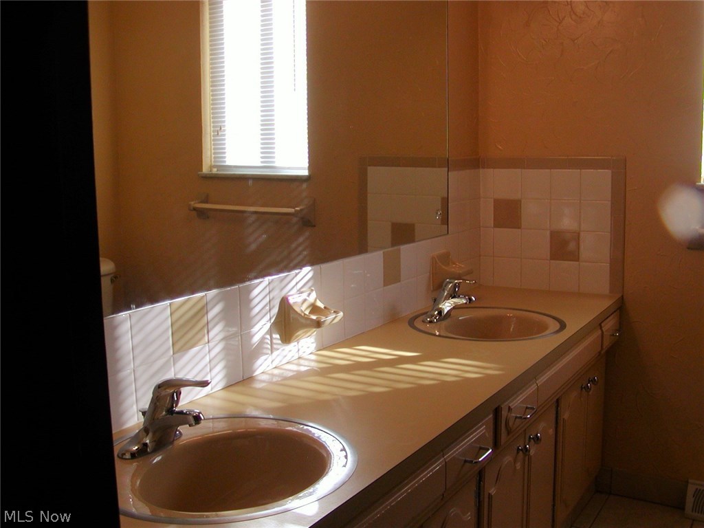 509 Gibbs Road Akron, OH 44312 - Photo 11 of 19 Gallery Image 11