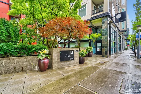 $525,000 | 2607 Western Avenue, Unit 355, Seattle, WA 98121