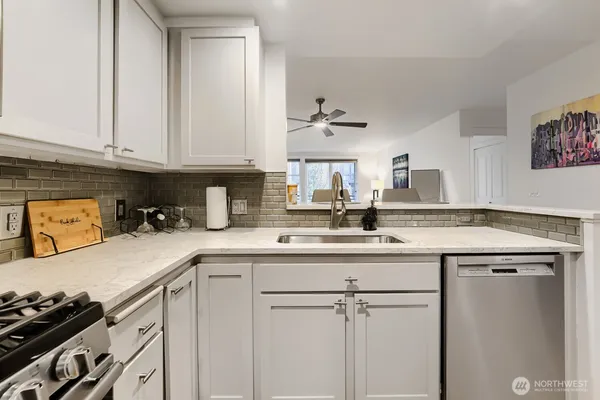 $525,000 | 2607 Western Avenue, Unit 355, Seattle, WA 98121