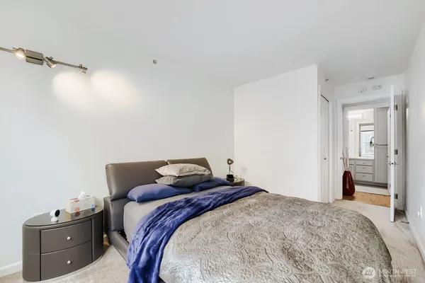 $525,000 | 2607 Western Avenue, Unit 355, Seattle, WA 98121