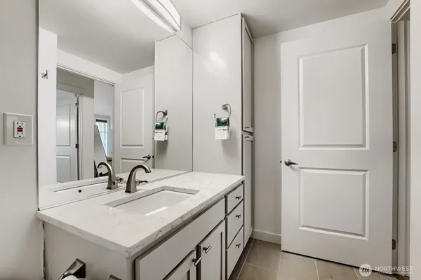$525,000 | 2607 Western Avenue, Unit 355, Seattle, WA 98121