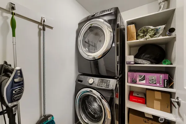 $525,000 | 2607 Western Avenue, Unit 355, Seattle, WA 98121