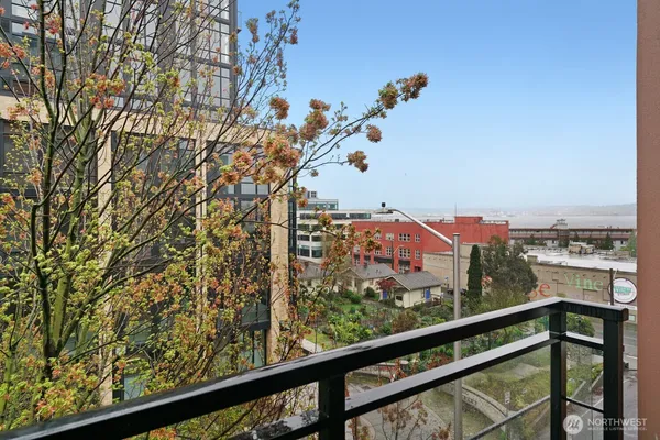$525,000 | 2607 Western Avenue, Unit 355, Seattle, WA 98121