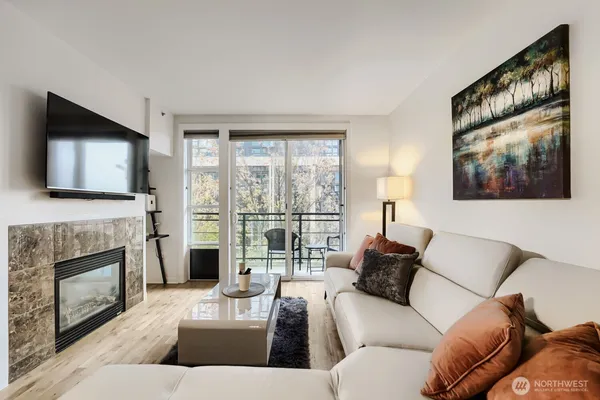 $525,000 | 2607 Western Avenue, Unit 355, Seattle, WA 98121