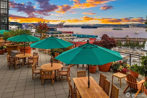 $525,000 | 2607 Western Avenue, Unit 355, Seattle, WA 98121