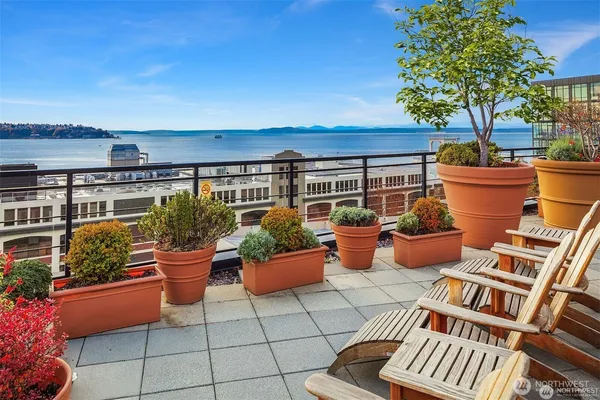 $525,000 | 2607 Western Avenue, Unit 355, Seattle, WA 98121
