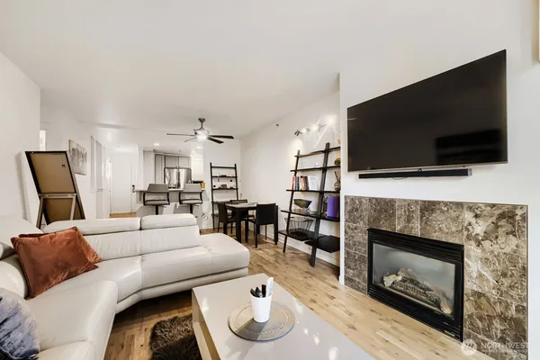 $525,000 | 2607 Western Avenue, Unit 355, Seattle, WA 98121