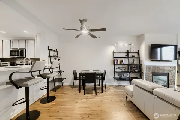 $525,000 | 2607 Western Avenue, Unit 355, Seattle, WA 98121