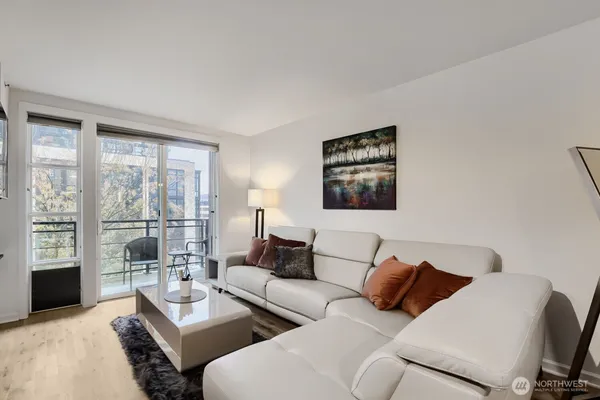 $525,000 | 2607 Western Avenue, Unit 355, Seattle, WA 98121