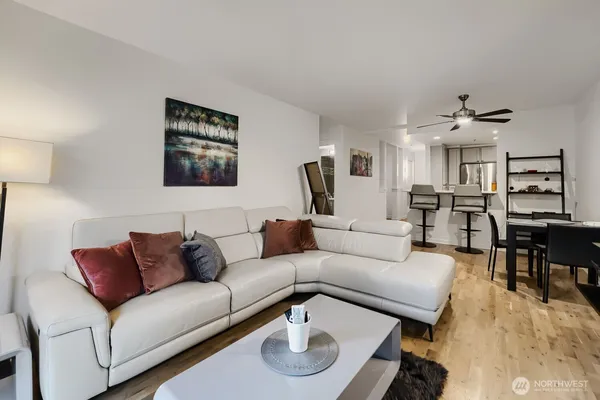 $525,000 | 2607 Western Avenue, Unit 355, Seattle, WA 98121