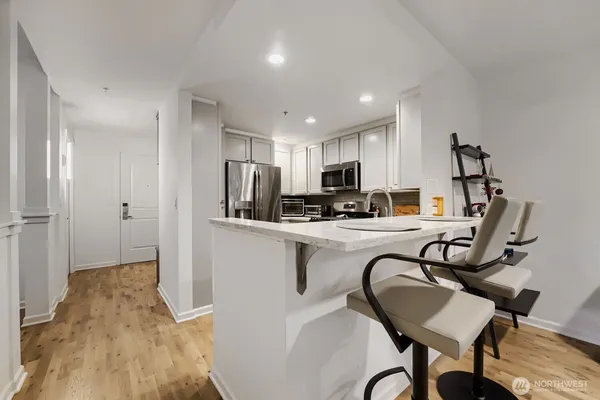 $525,000 | 2607 Western Avenue, Unit 355, Seattle, WA 98121