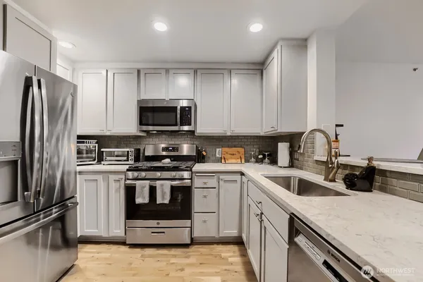 $525,000 | 2607 Western Avenue, Unit 355, Seattle, WA 98121
